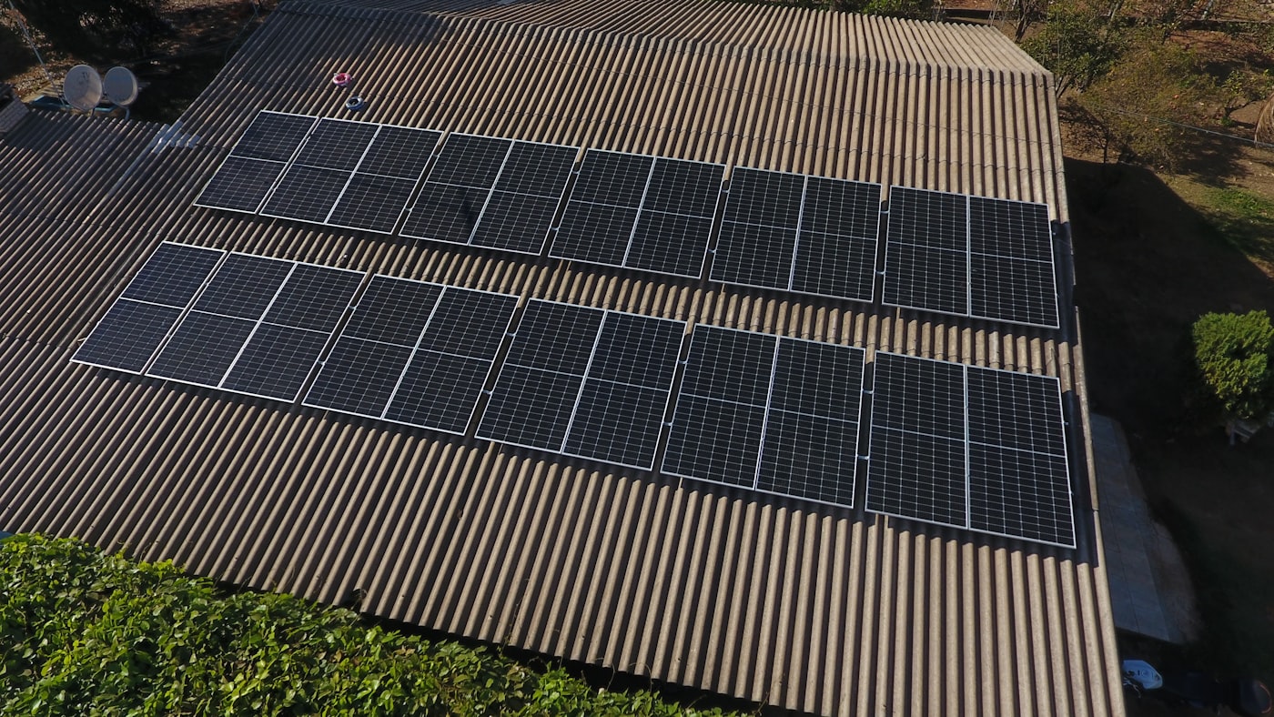 Balcony Solar vs Rooftop Solar for Homes in India: Key Differences